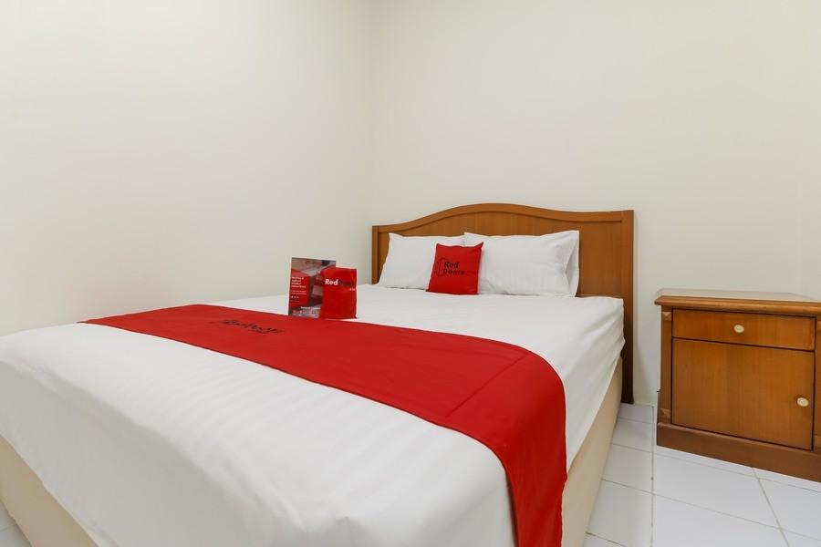 Отель Reddoorz Near Ciputra World Kuningan 3 Джакарта Экстерьер фото